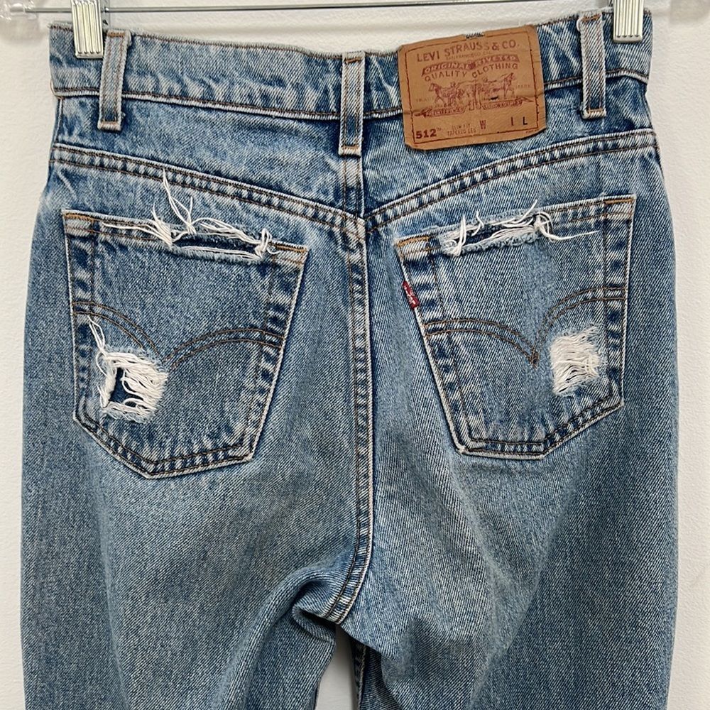 Vintage distressed Levi’s slim fit tapered leg